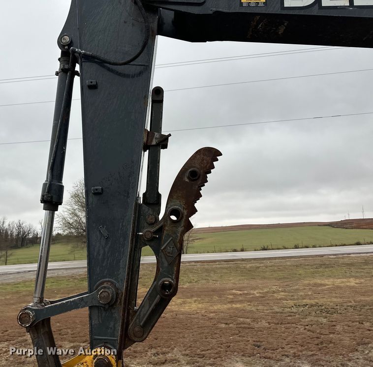 image for item OA9665 2015 John Deere 210G LC excavator