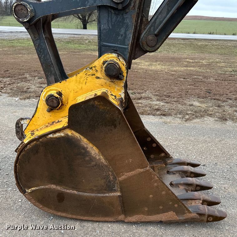 image for item OA9665 2015 John Deere 210G LC excavator