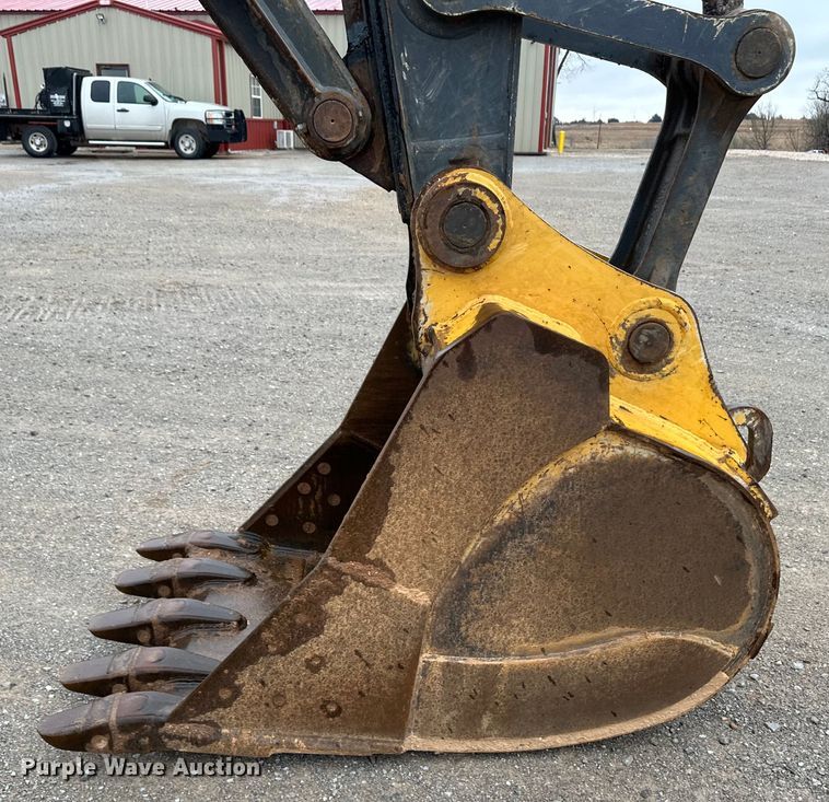 image for item OA9665 2015 John Deere 210G LC excavator