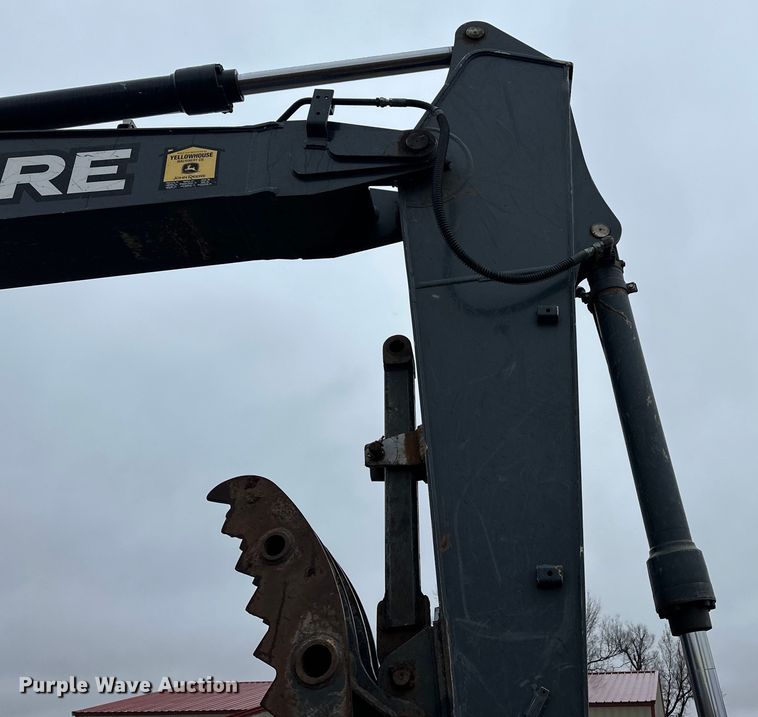 image for item OA9665 2015 John Deere 210G LC excavator