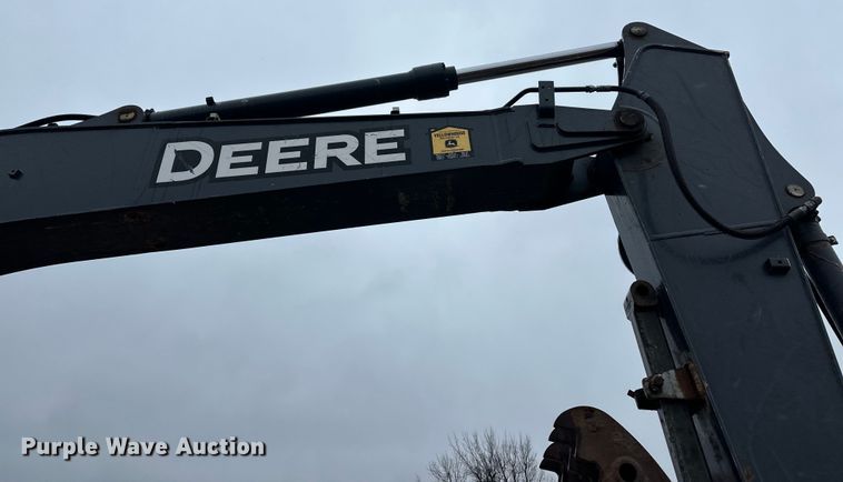 image for item OA9665 2015 John Deere 210G LC excavator