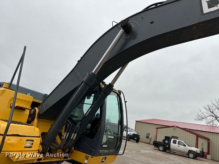 image for item OA9665 2015 John Deere 210G LC excavator
