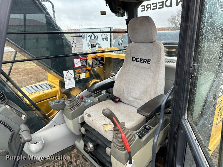 image for item OA9665 2015 John Deere 210G LC excavator