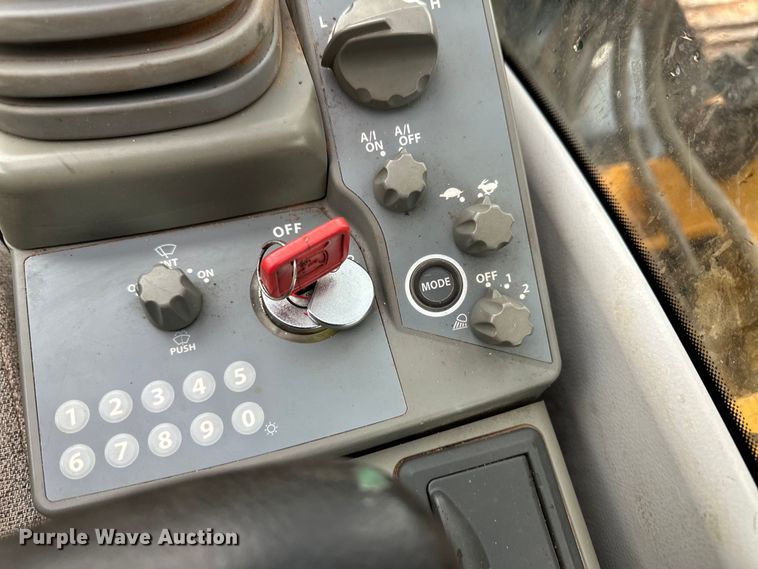 image for item OA9665 2015 John Deere 210G LC excavator