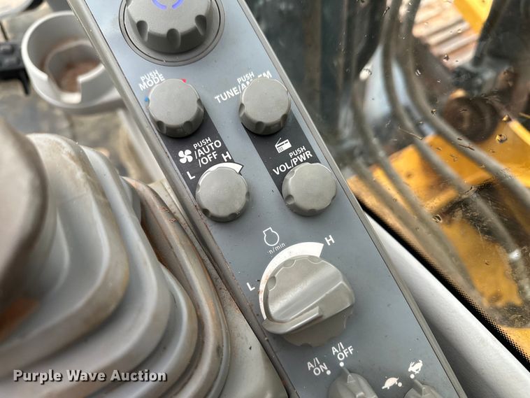 image for item OA9665 2015 John Deere 210G LC excavator