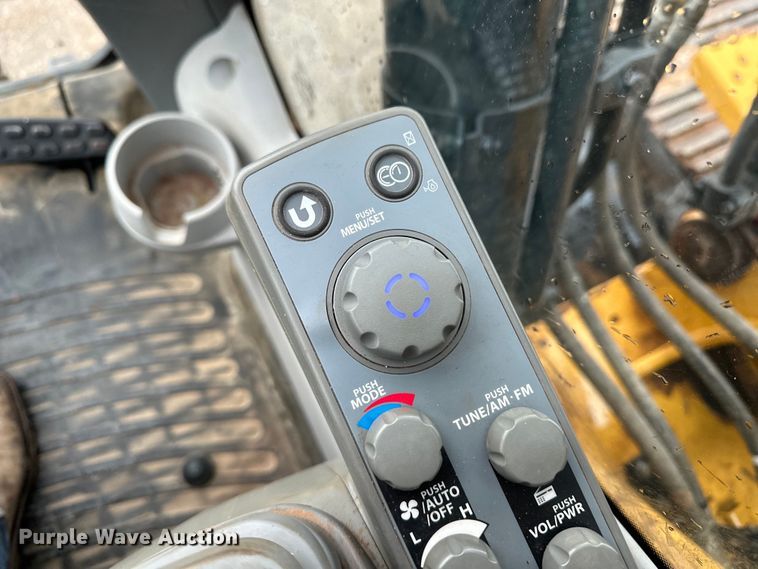 image for item OA9665 2015 John Deere 210G LC excavator