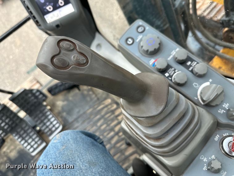 image for item OA9665 2015 John Deere 210G LC excavator