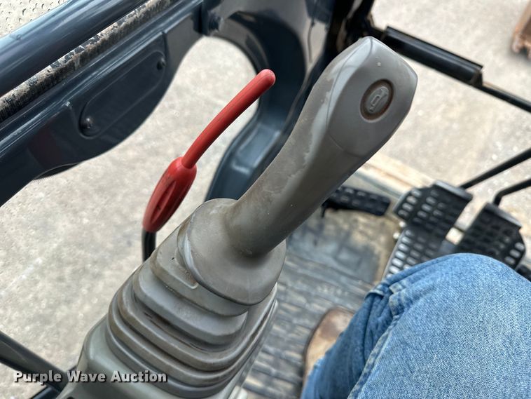 image for item OA9665 2015 John Deere 210G LC excavator