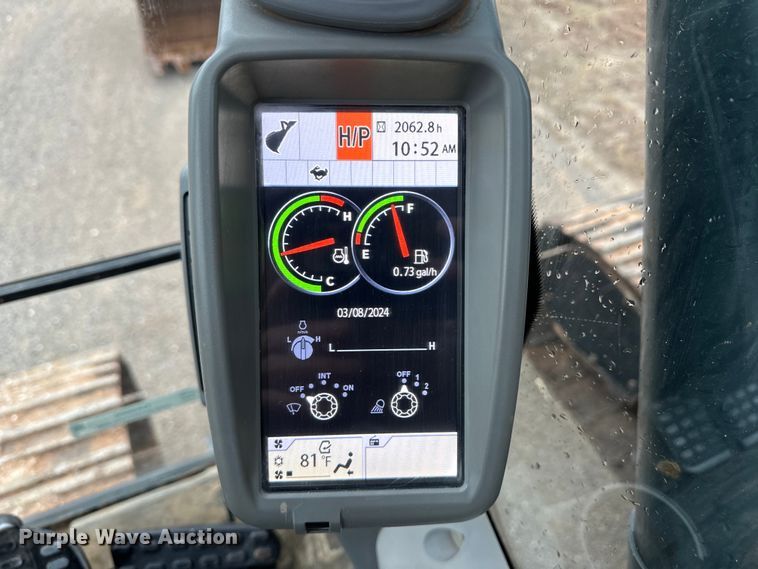 image for item OA9665 2015 John Deere 210G LC excavator