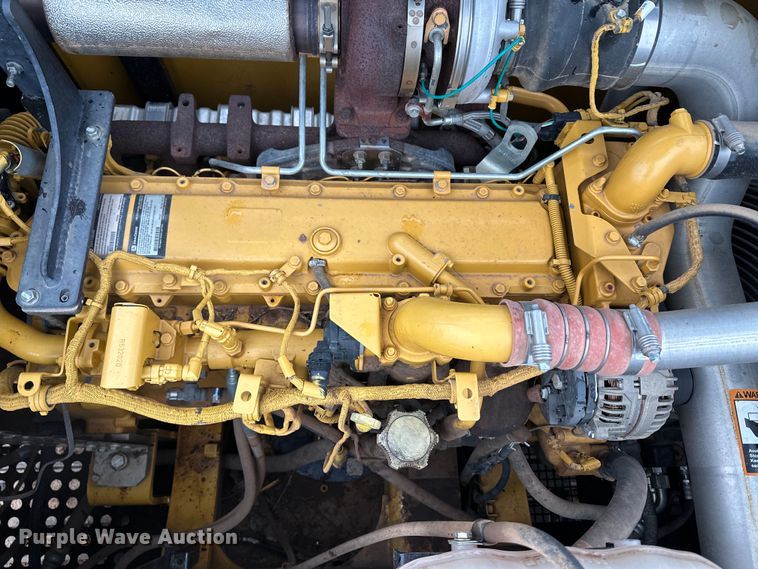 image for item OA9665 2015 John Deere 210G LC excavator