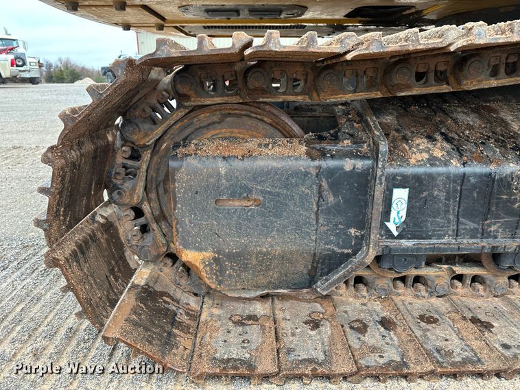 image for item OA9665 2015 John Deere 210G LC excavator