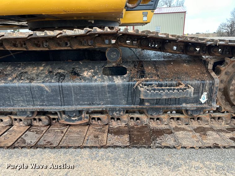 image for item OA9665 2015 John Deere 210G LC excavator