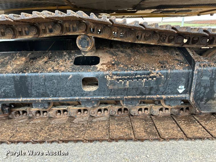 image for item OA9665 2015 John Deere 210G LC excavator