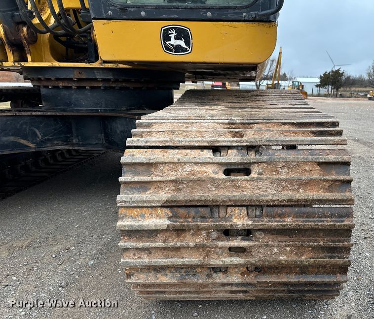 image for item OA9665 2015 John Deere 210G LC excavator