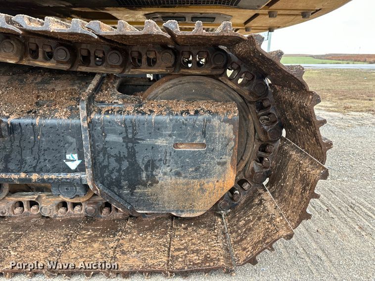 image for item OA9665 2015 John Deere 210G LC excavator