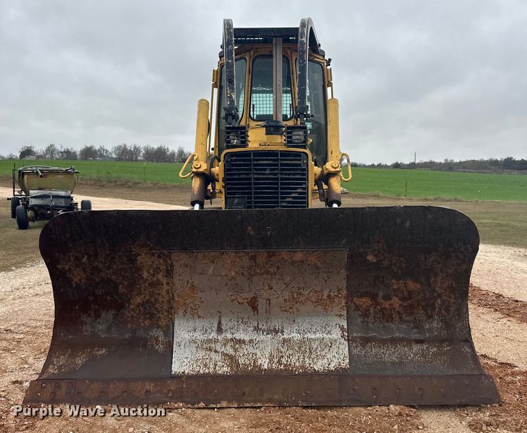 image for item OA9666 1995 John Deere 750C dozer