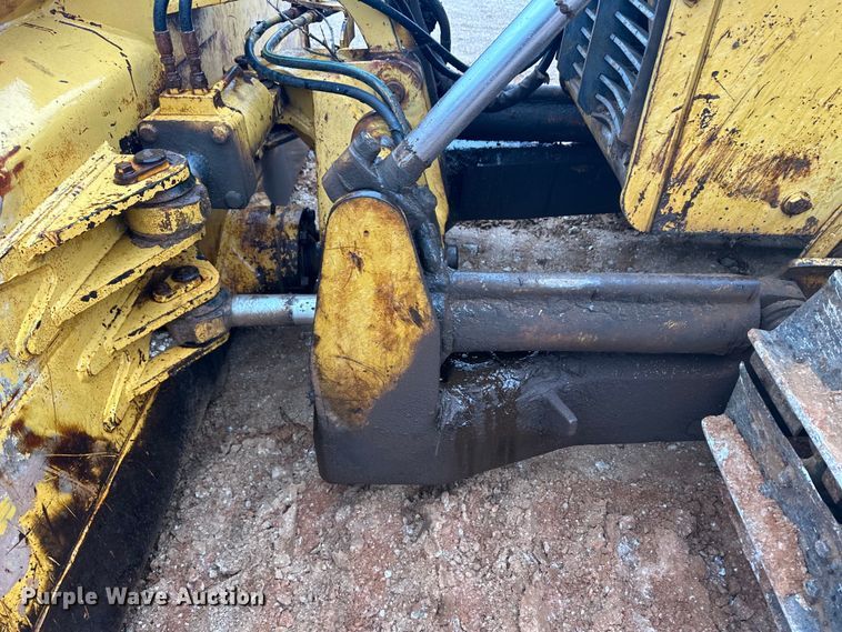 image for item OA9666 1995 John Deere 750C dozer