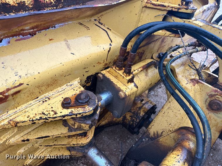 image for item OA9666 1995 John Deere 750C dozer