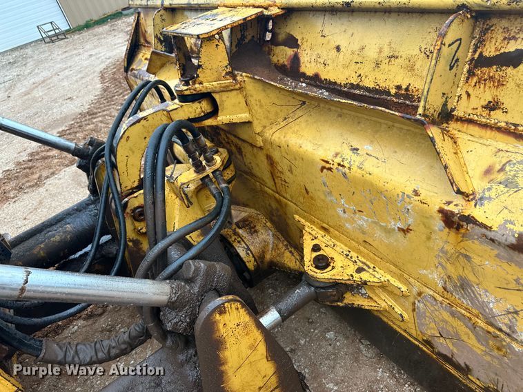 image for item OA9666 1995 John Deere 750C dozer