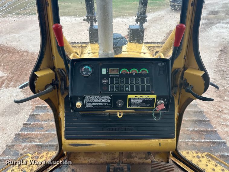 image for item OA9666 1995 John Deere 750C dozer