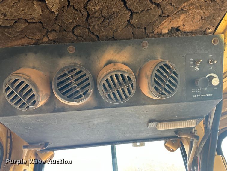 image for item OA9666 1995 John Deere 750C dozer