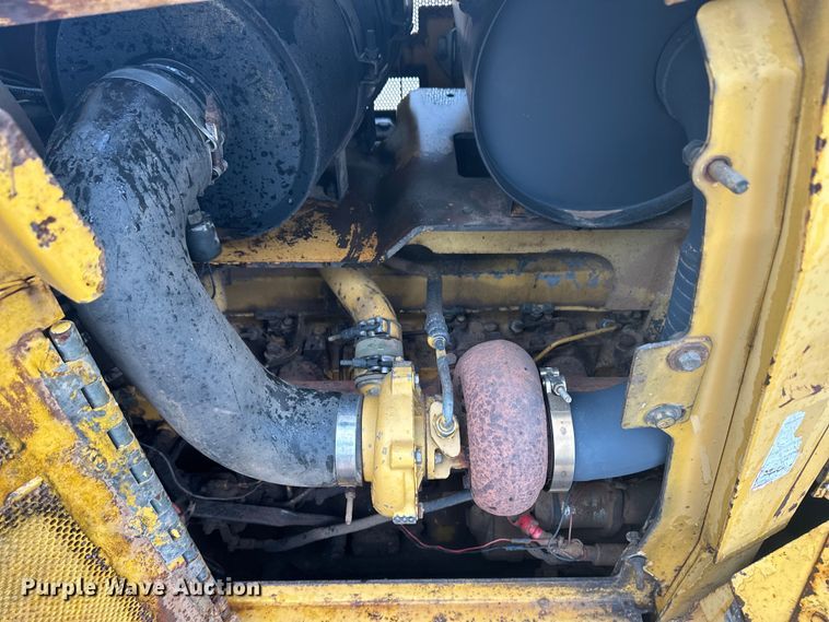 image for item OA9666 1995 John Deere 750C dozer