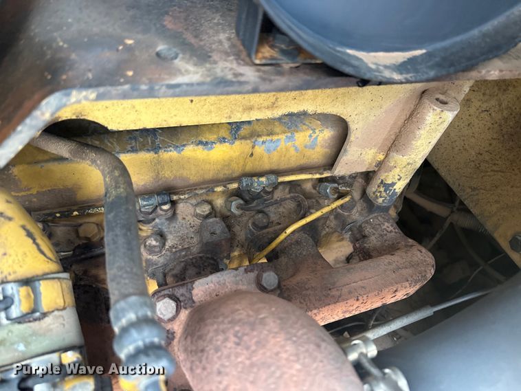 image for item OA9666 1995 John Deere 750C dozer