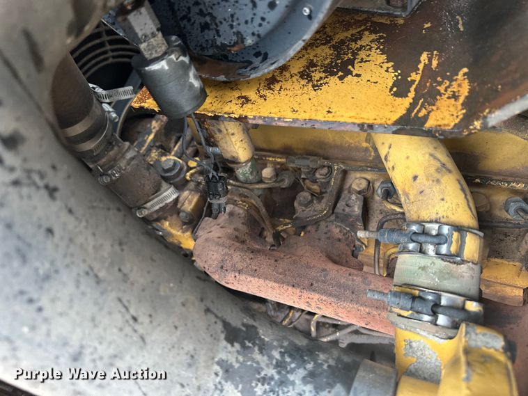 image for item OA9666 1995 John Deere 750C dozer