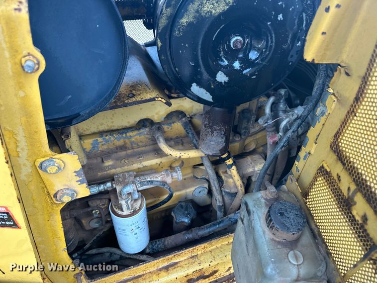 image for item OA9666 1995 John Deere 750C dozer