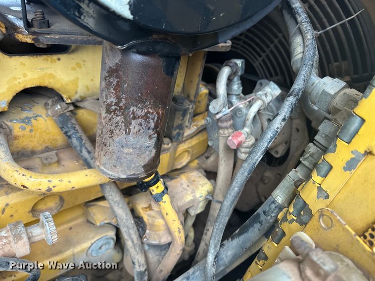 image for item OA9666 1995 John Deere 750C dozer