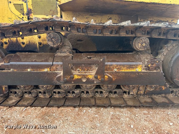 image for item OA9666 1995 John Deere 750C dozer