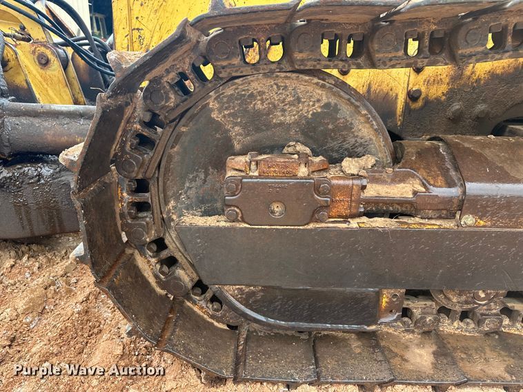 image for item OA9666 1995 John Deere 750C dozer