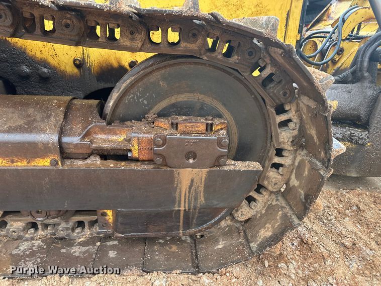image for item OA9666 1995 John Deere 750C dozer