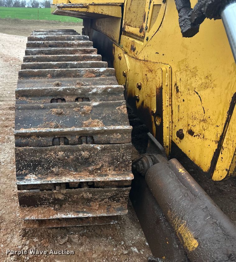 image for item OA9666 1995 John Deere 750C dozer