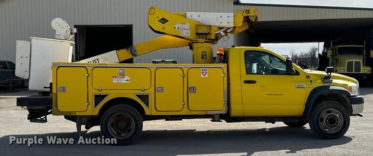 image for item OJ9660 2009 Sterling 5500 bucket truck