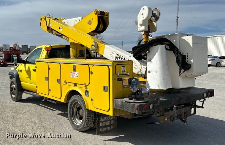 image for item OJ9660 2009 Sterling 5500 bucket truck