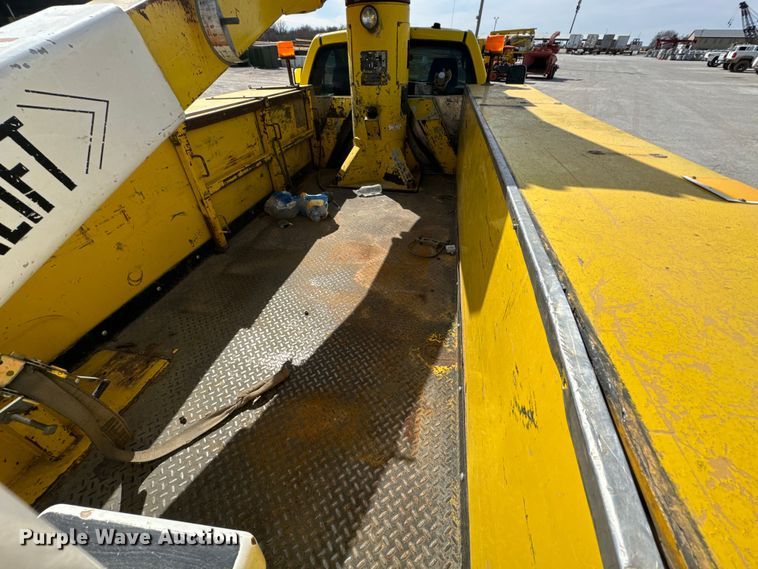 image for item OJ9660 2009 Sterling 5500 bucket truck