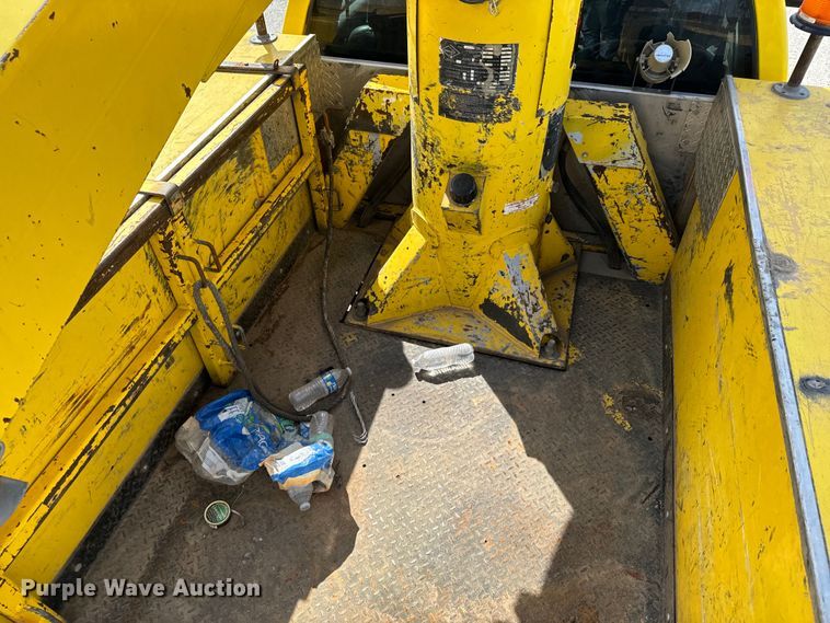 image for item OJ9660 2009 Sterling 5500 bucket truck