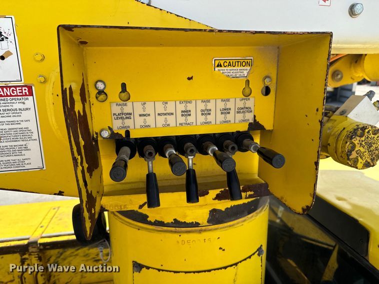 image for item OJ9660 2009 Sterling 5500 bucket truck