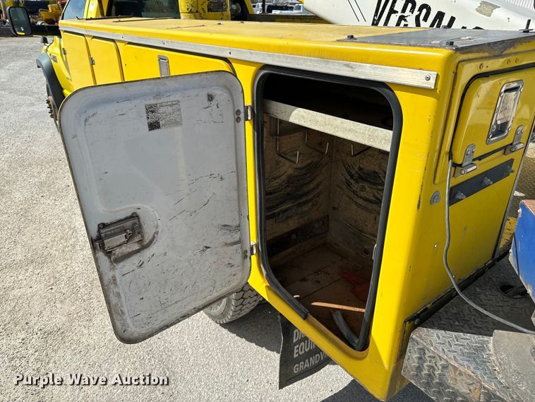 image for item OJ9660 2009 Sterling 5500 bucket truck