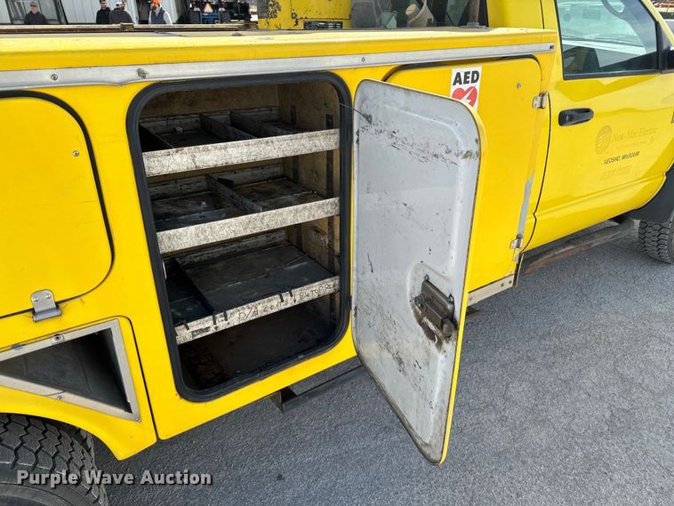 image for item OJ9660 2009 Sterling 5500 bucket truck