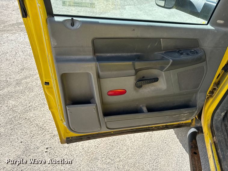 image for item OJ9660 2009 Sterling 5500 bucket truck