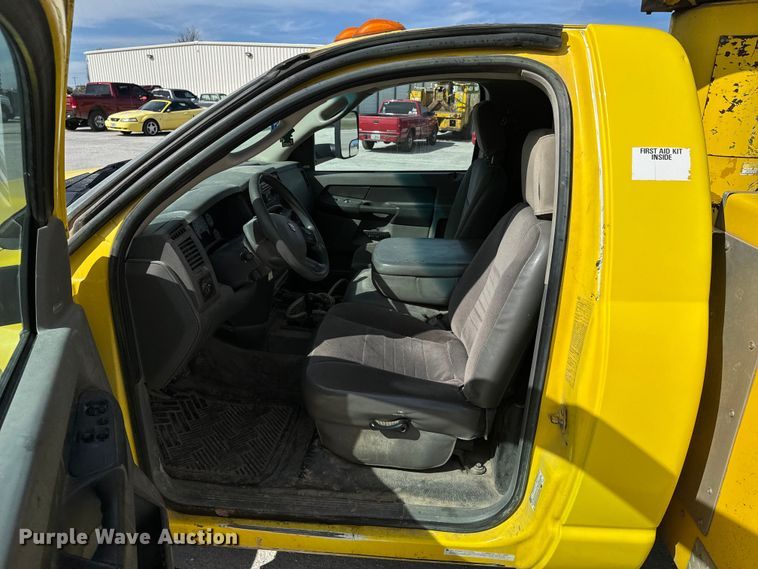 image for item OJ9660 2009 Sterling 5500 bucket truck