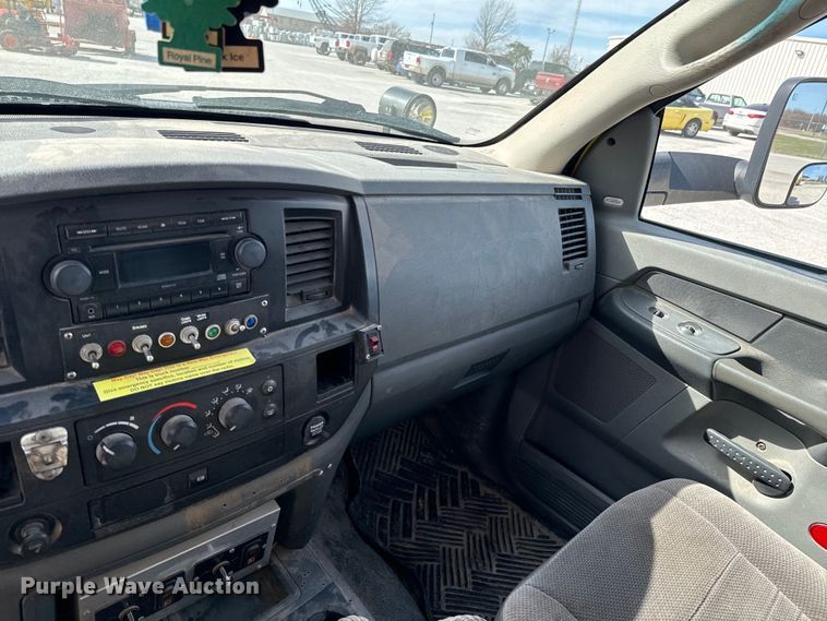 image for item OJ9660 2009 Sterling 5500 bucket truck