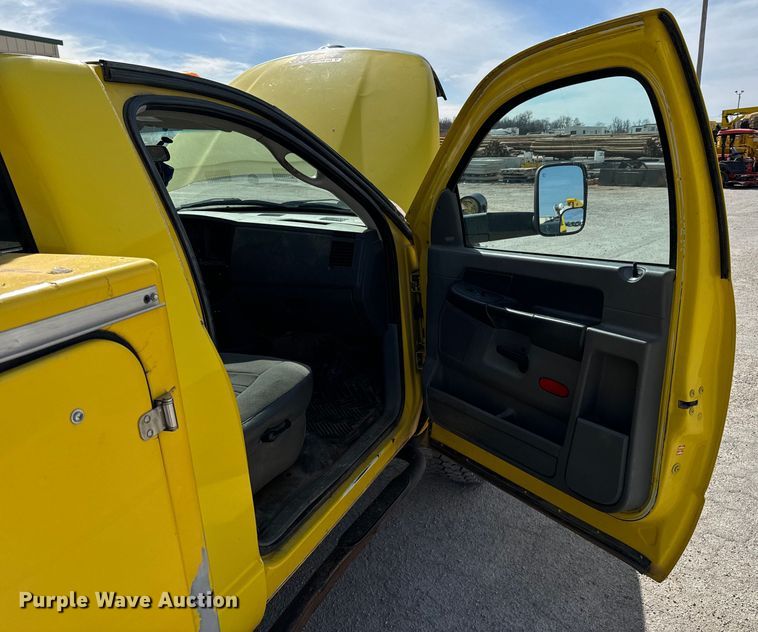 image for item OJ9660 2009 Sterling 5500 bucket truck