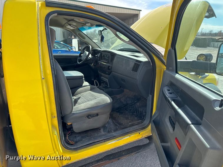 image for item OJ9660 2009 Sterling 5500 bucket truck