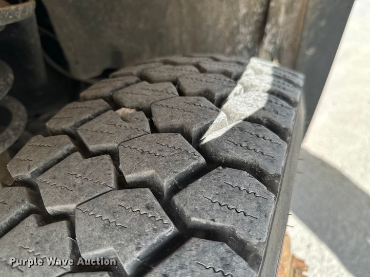 image for item OJ9660 2009 Sterling 5500 bucket truck