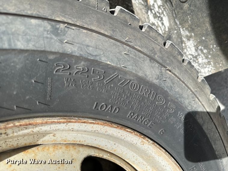 image for item OJ9660 2009 Sterling 5500 bucket truck