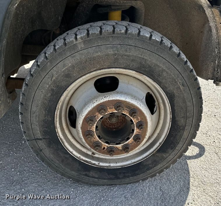 image for item OJ9660 2009 Sterling 5500 bucket truck