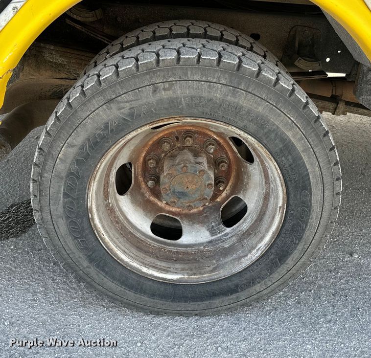 image for item OJ9660 2009 Sterling 5500 bucket truck